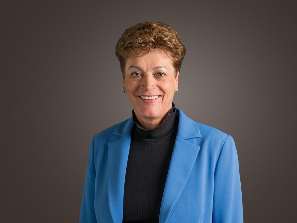 Portrait der Regierungsrätin und Bildungsdirektorin Silvia Steiner