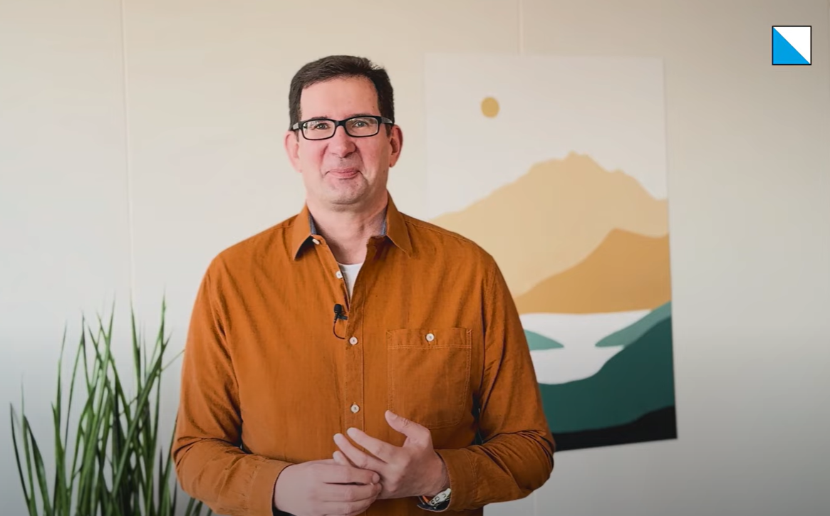 Standbild von Marcel Aebi für 100-Sekunden-Video zur Rückkehrberatung und -orientierung im Kanton Zürich.