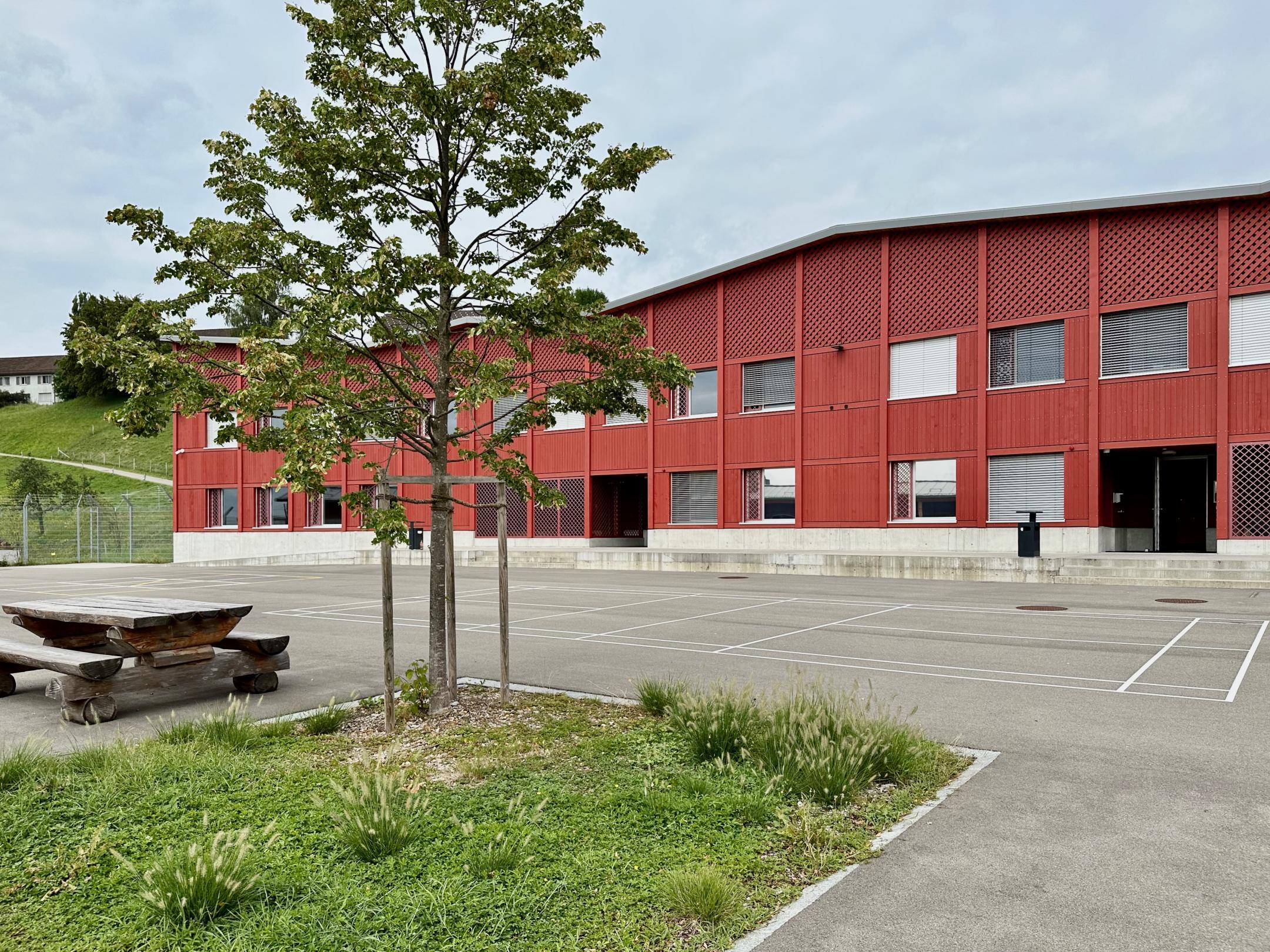 Aussenfassade des Vollzugszentrum Bachtel