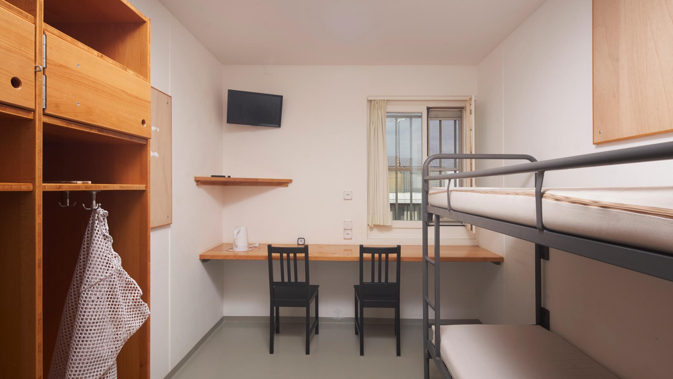 An unoccupied double cell with a bunk bed at the Pfäffikon Prison