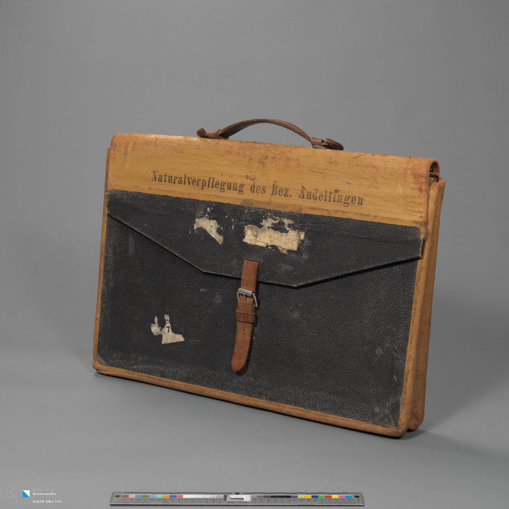 Aktenmappe aus Leder mit Beschriftung Naturalverpflegung des Bezirks Andelfingen