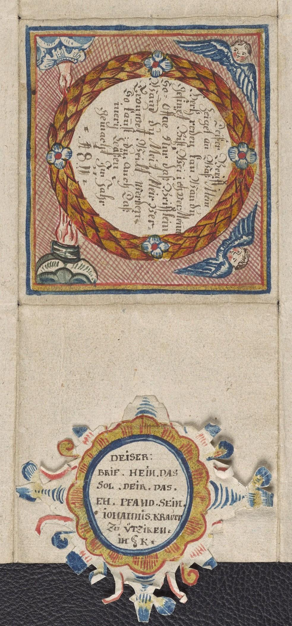 Mit Kranz eingerahmter Text, der von zwei Händen getragen wird. In den oberen Ecken sind zwei Engel zu sehen.