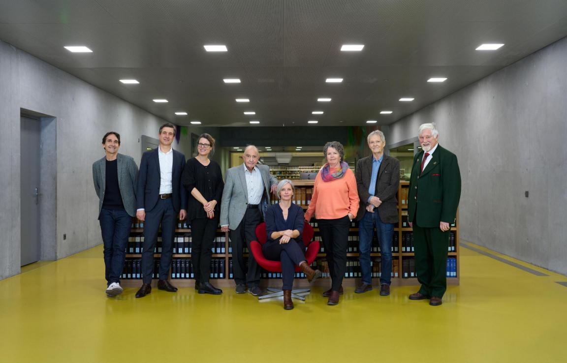 Die Vorstandsmitglieder im Repertoriensaal des Staatsarchivs Zürich