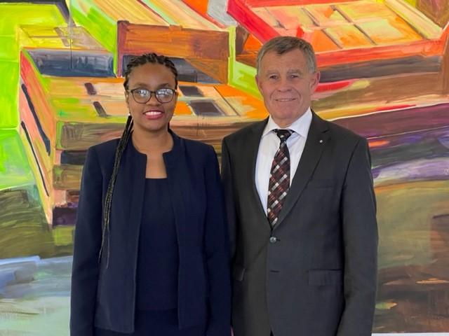Ernst Stocker mit der Botschafterin von Namibia