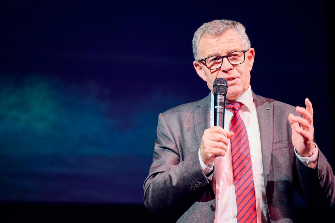 Regierungsrat Ernst Stocker spricht am Wirtschaftsforum der Flughafenregion