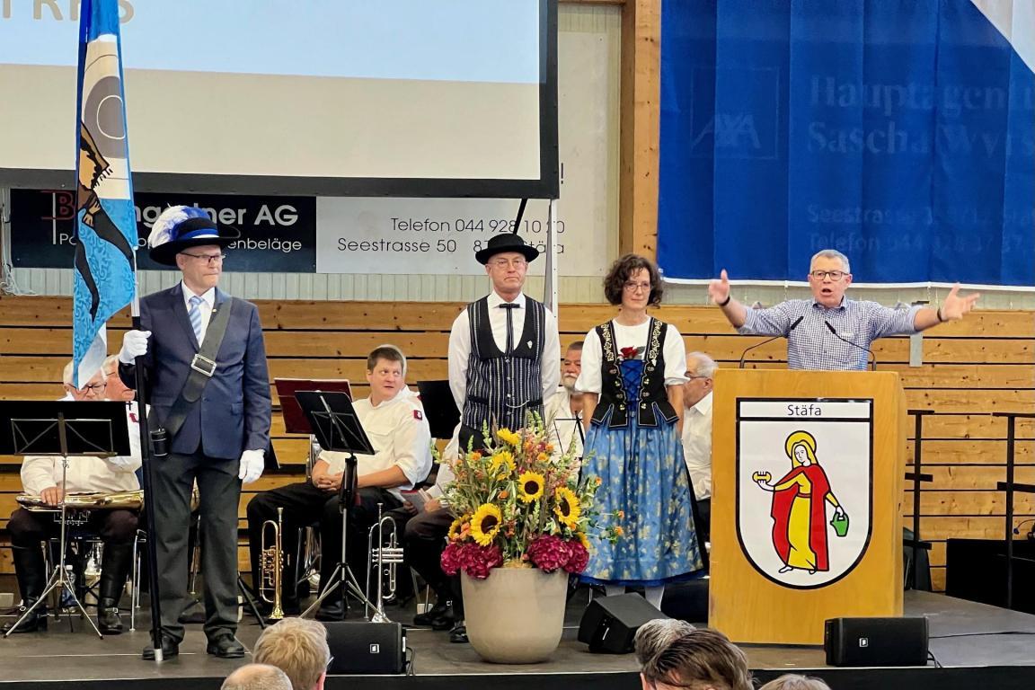 Ernst Stocker spricht als Präsident des Kuratoriums zu den Teilnehmenden am Ratsherrenschiessen 2024