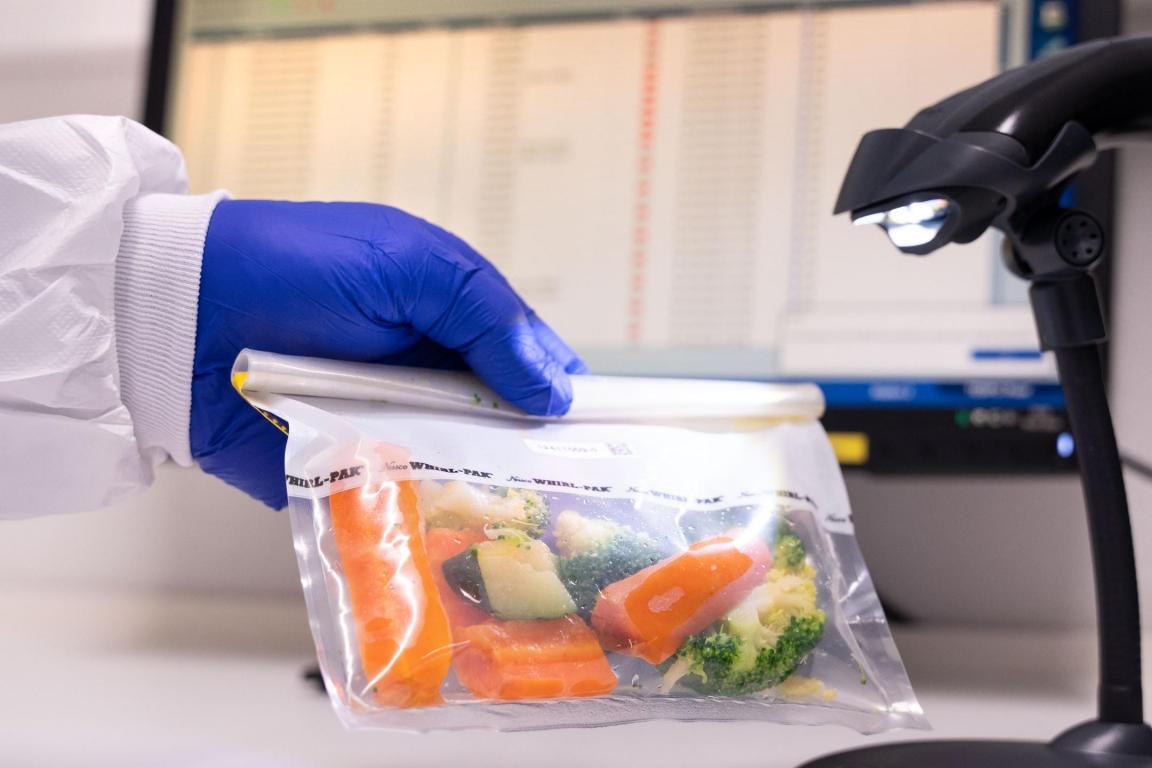 Versschiedene Gemüse im Plastikbeutel