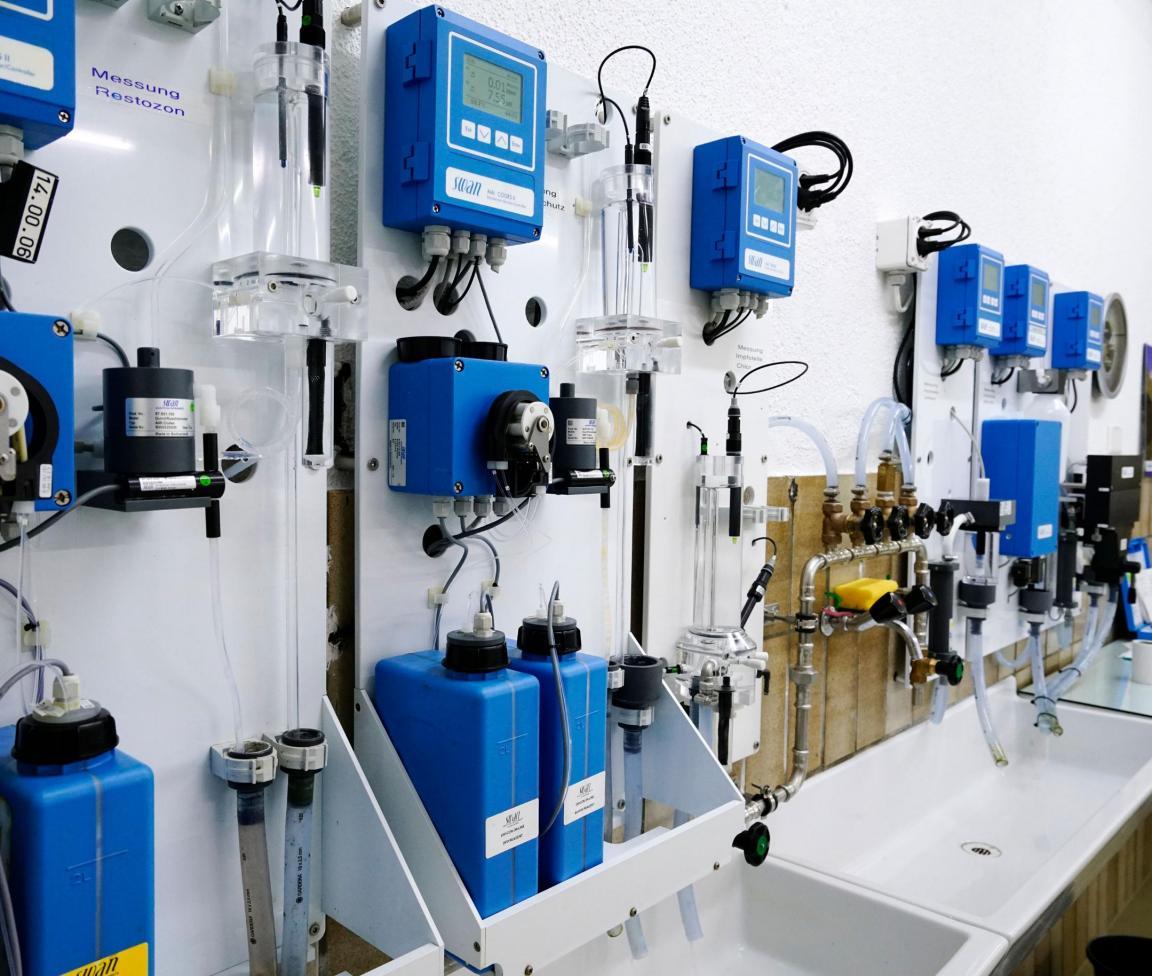 Das Bild zeigt eine Trinkwassermessstation.