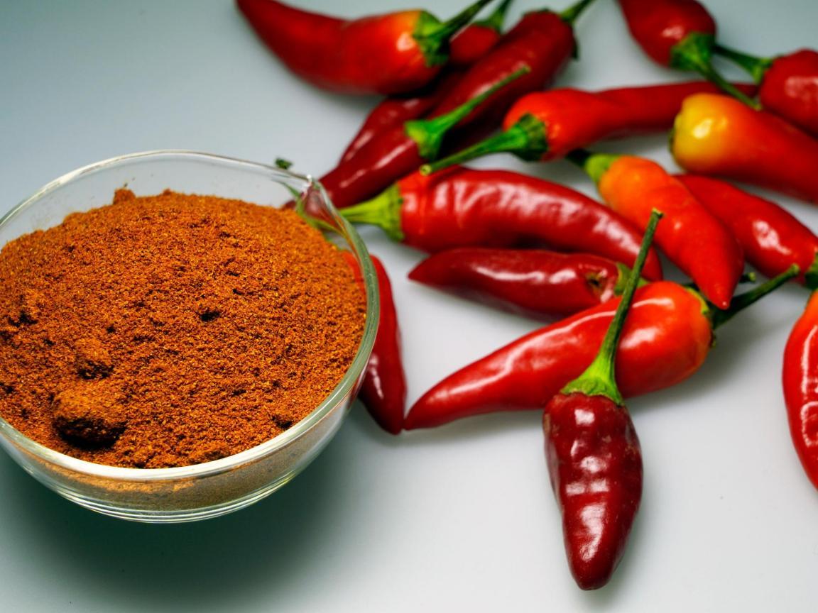 Frischer und gemahlener Chilli