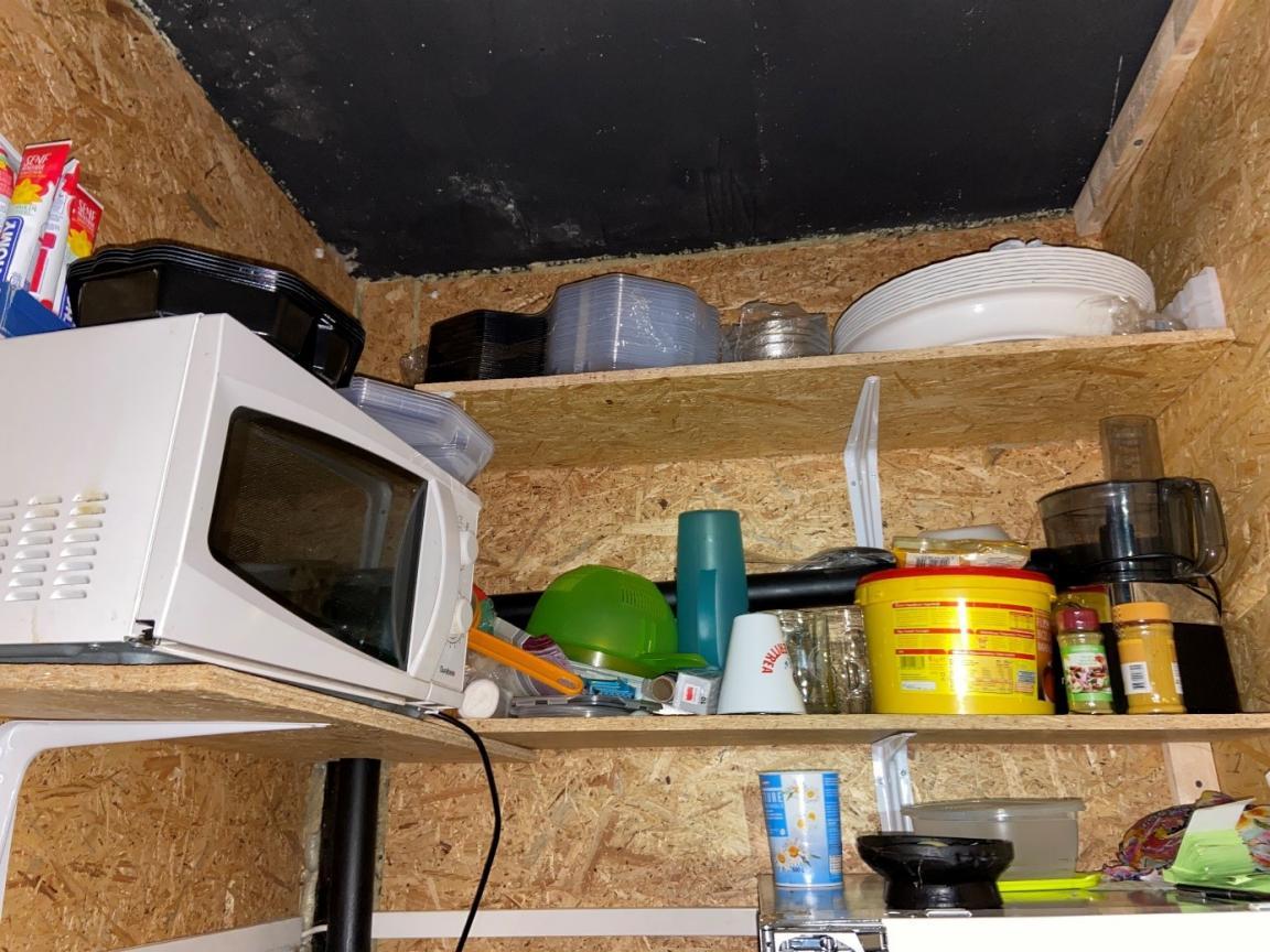 Ablagen aus Spanplatten