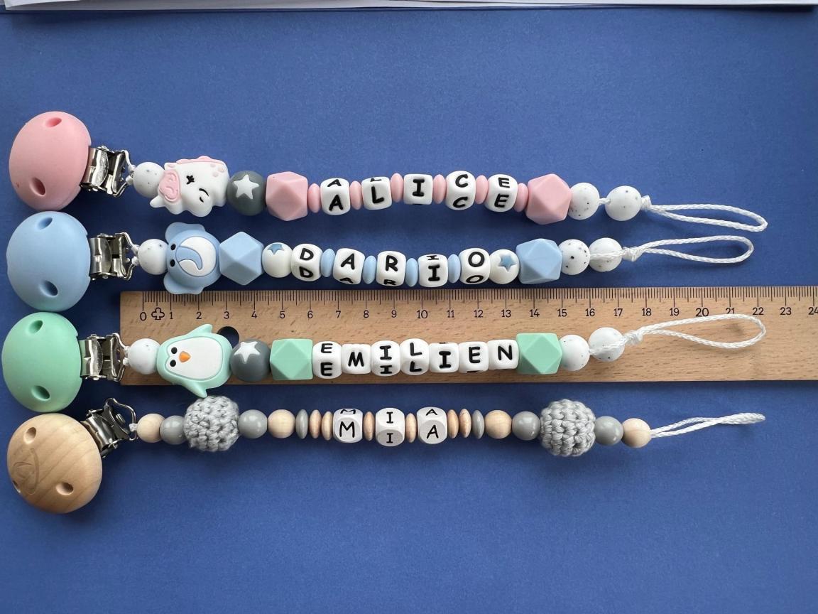 4 verschiedene personalisierte Nuggiketten