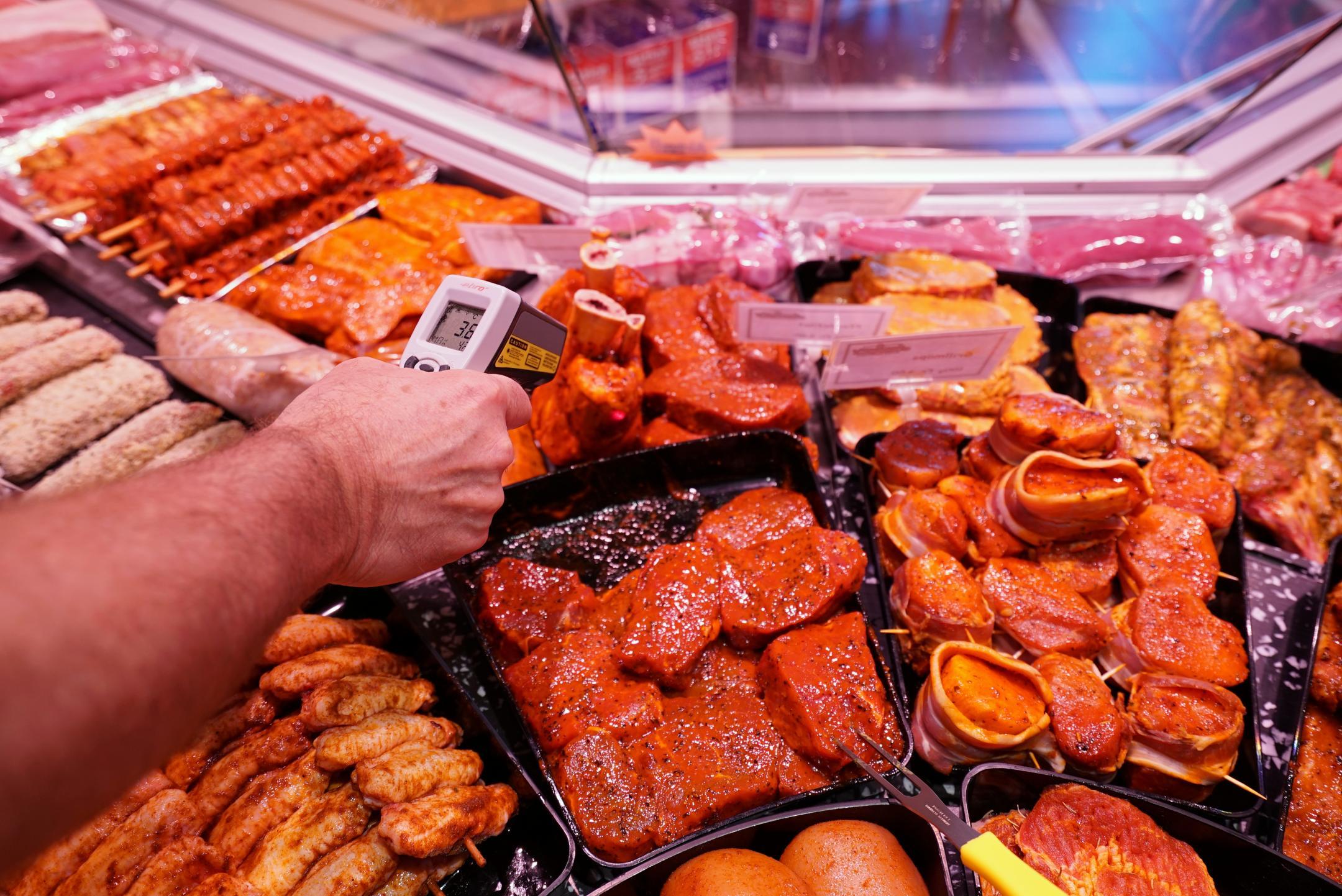 Temperatur im Kühlregal messen.