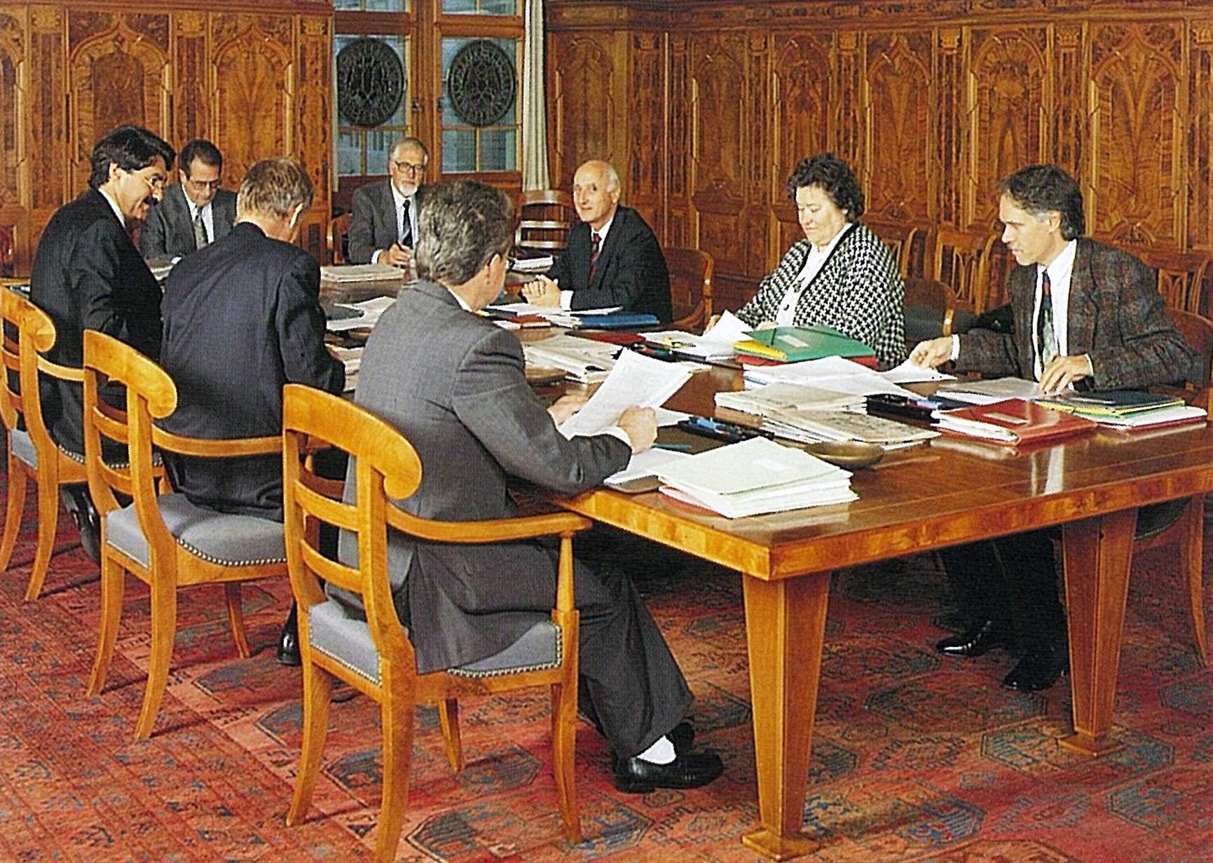 Offizielles Gruppenfoto des Regierungsrates 1992.