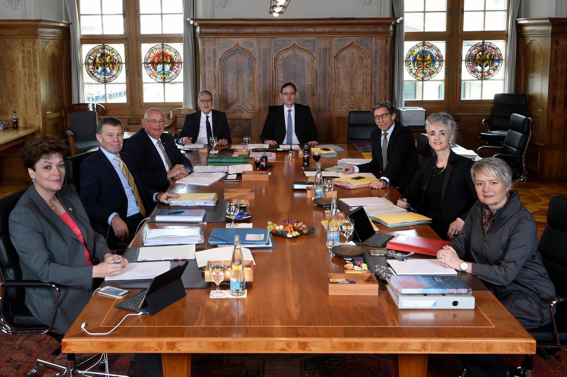 Offizielles Gruppenfoto des Regierungsrates.