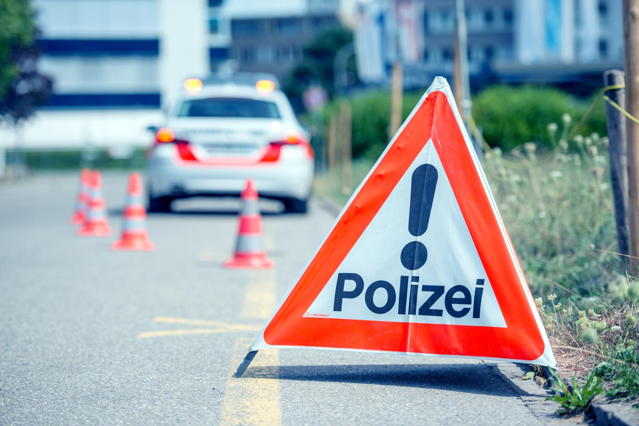 Polizeifahrzeug mit Triopan Polizei