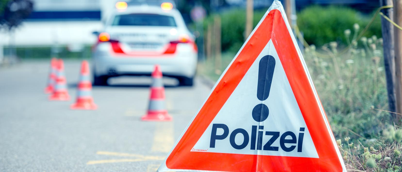 Polizeifahrzeug mit Triopan Polizei