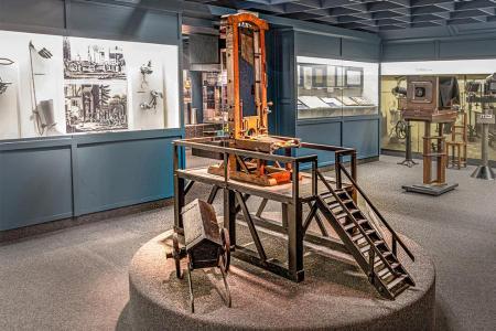 Modell der Zürcher Guillotine, ausgestellt im ehemaligen Kriminalmuseum.