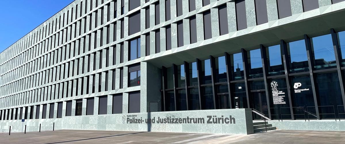 Polizei- und Justizzentrum - Haupteingang