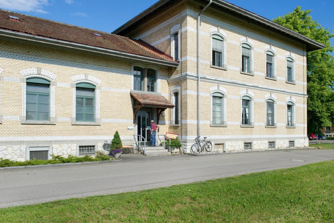 Vorderansicht der Liegenschaft der Wohngruppe Sunnewirbel.