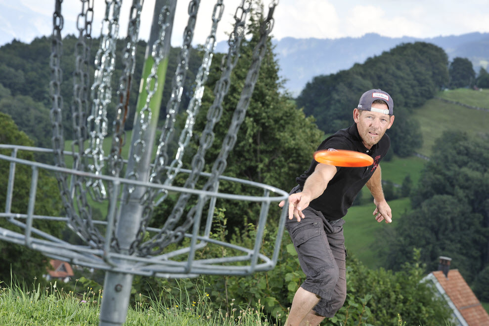Discgolf im Sportzentrum Kerenzerberg