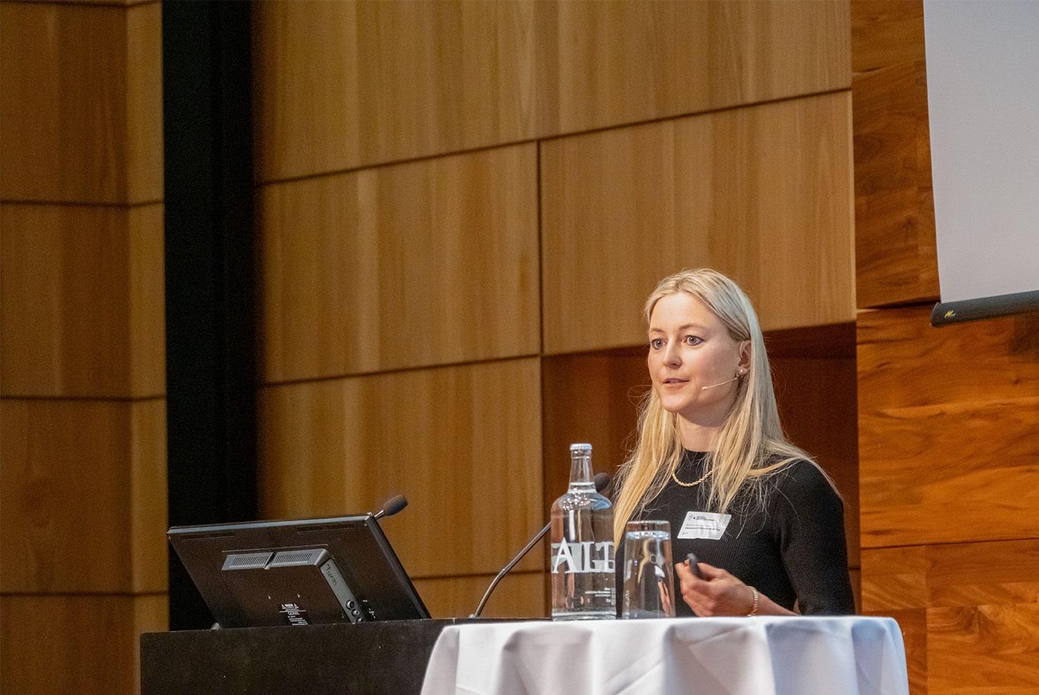 Dr. Belinda Aeschlimann des Schweizerischen Observatoriums für die Berufsbildung zeigte die neusten Erkenntnisse und Handlungsfelder aus der Situationsanalyse der Lehrstellenförderung im Kanton Zürich auf