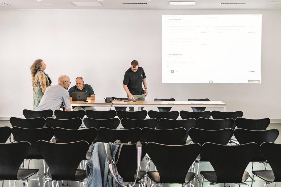 Zürich 20. September 2025 - Reportage über den eduPromptathon an der EB Zürich, 'Wie lässt sich die Künstliche Intelligenz sinnvoll in der Bildung einsetzen?'. © Marion Nitsch/LUNAX