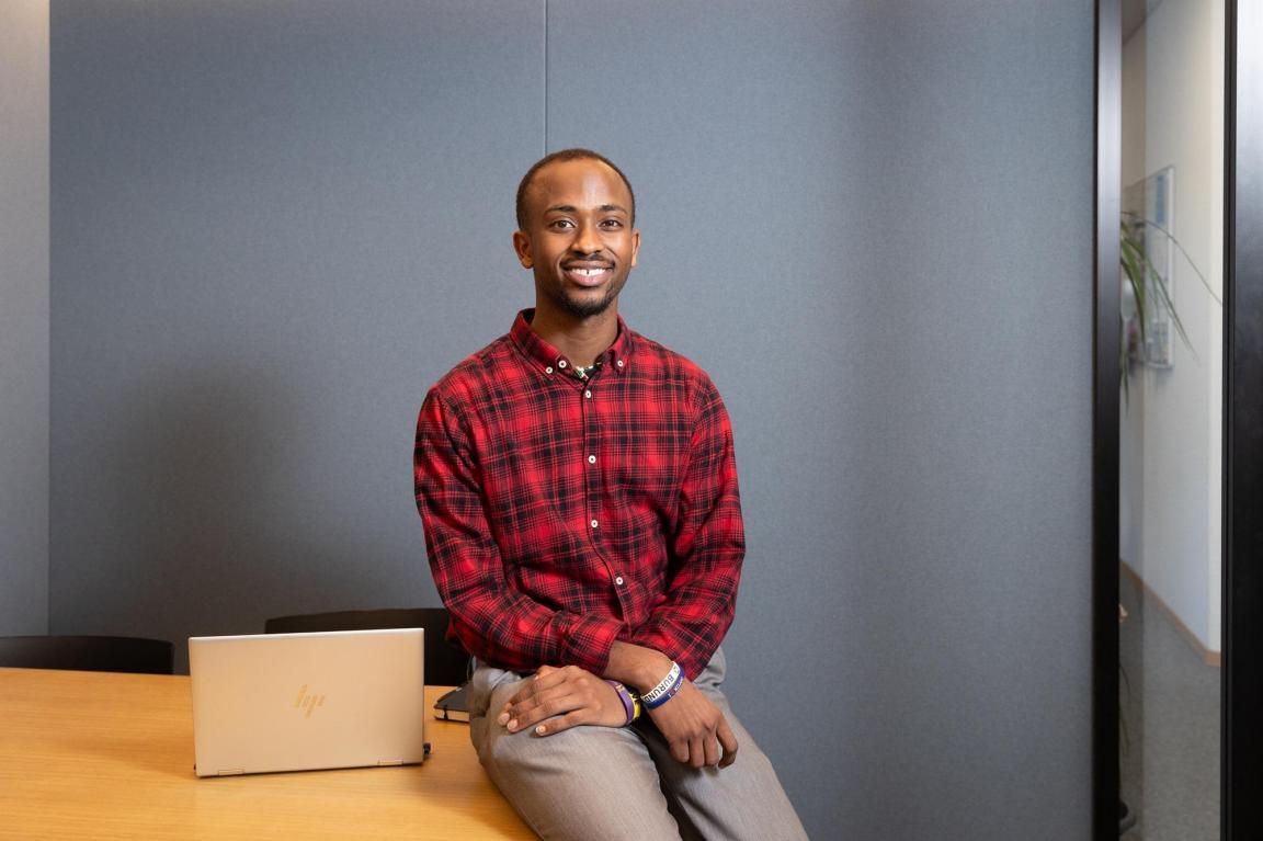 Integrationsvorlehre INVOLElatif Blandon Igiraneza, INVOL im Bereich KV im Mittelschul- und Be-rufsbildungsamt des Kantons Zürich und Praxisbildnerin Melanie Aar-dalsbakkeZürich, 20.1.2026