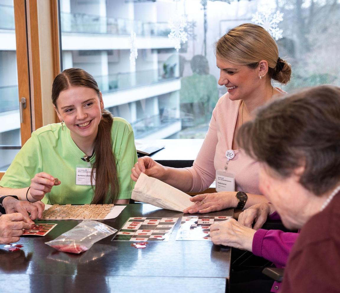 Gesellschaftsspiel in einem Alterszentrum.