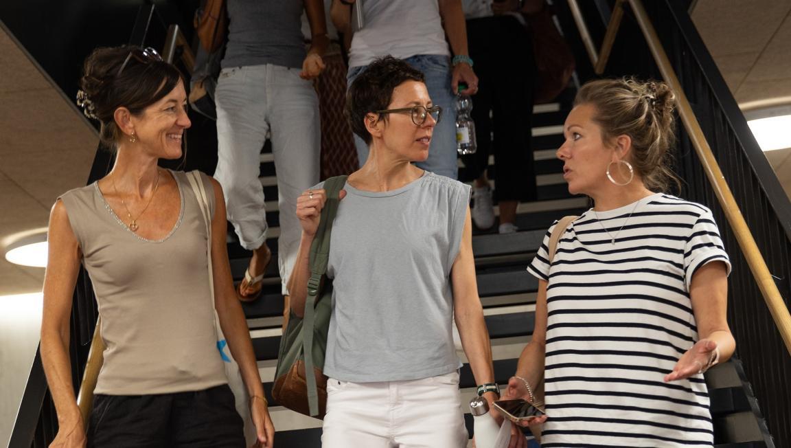 Workshop-Teilnehmende im Gespräch.