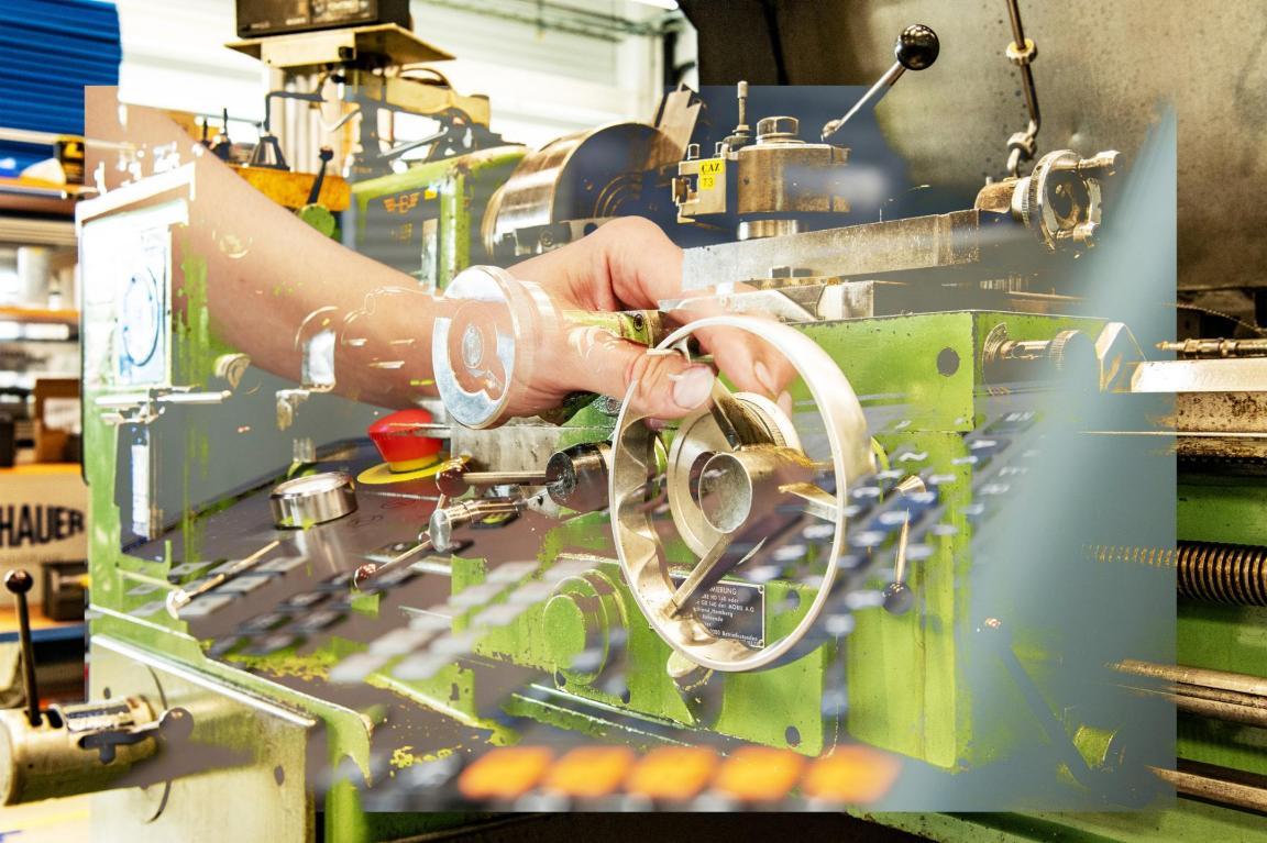 Zürich 19.05.2025 - Collagen für Fokus Schulblatt, fotografiert in der Reishauer AG Wallisellen. © Marion Nitsch/LUNAX