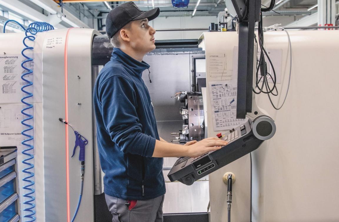 Wallisellen 16.04.2025 - Reportage über den Ausbildungsberieb der Firma Reishauer AG. © Marion Nitsch/LUNAX