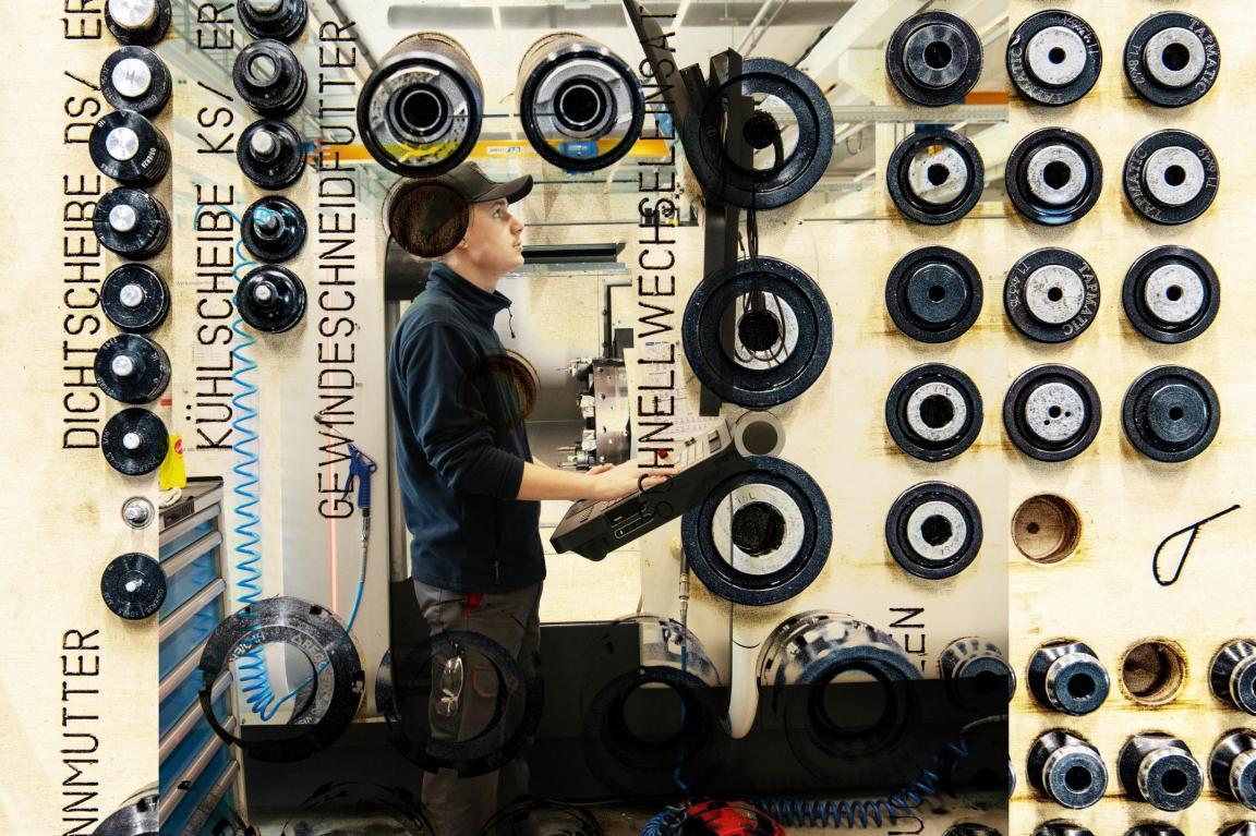 Zürich 19.05.2025 - Collagen für Fokus Schulblatt, fotografiert in der Reishauer AG Wallisellen. © Marion Nitsch/LUNAX