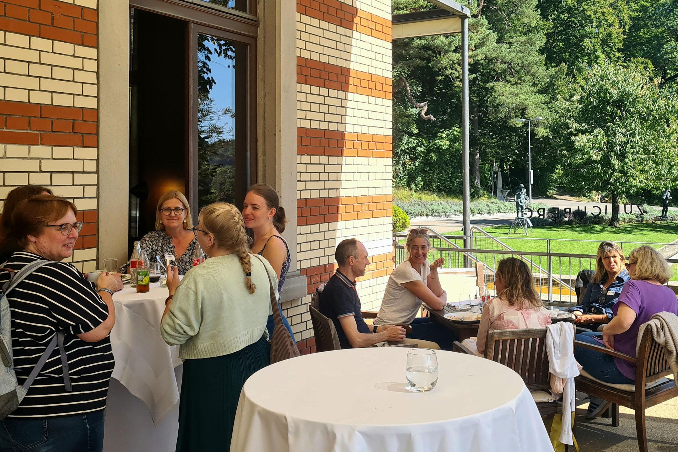 Auch das Vernetzen bei schönstem Wetter klappt bestens.