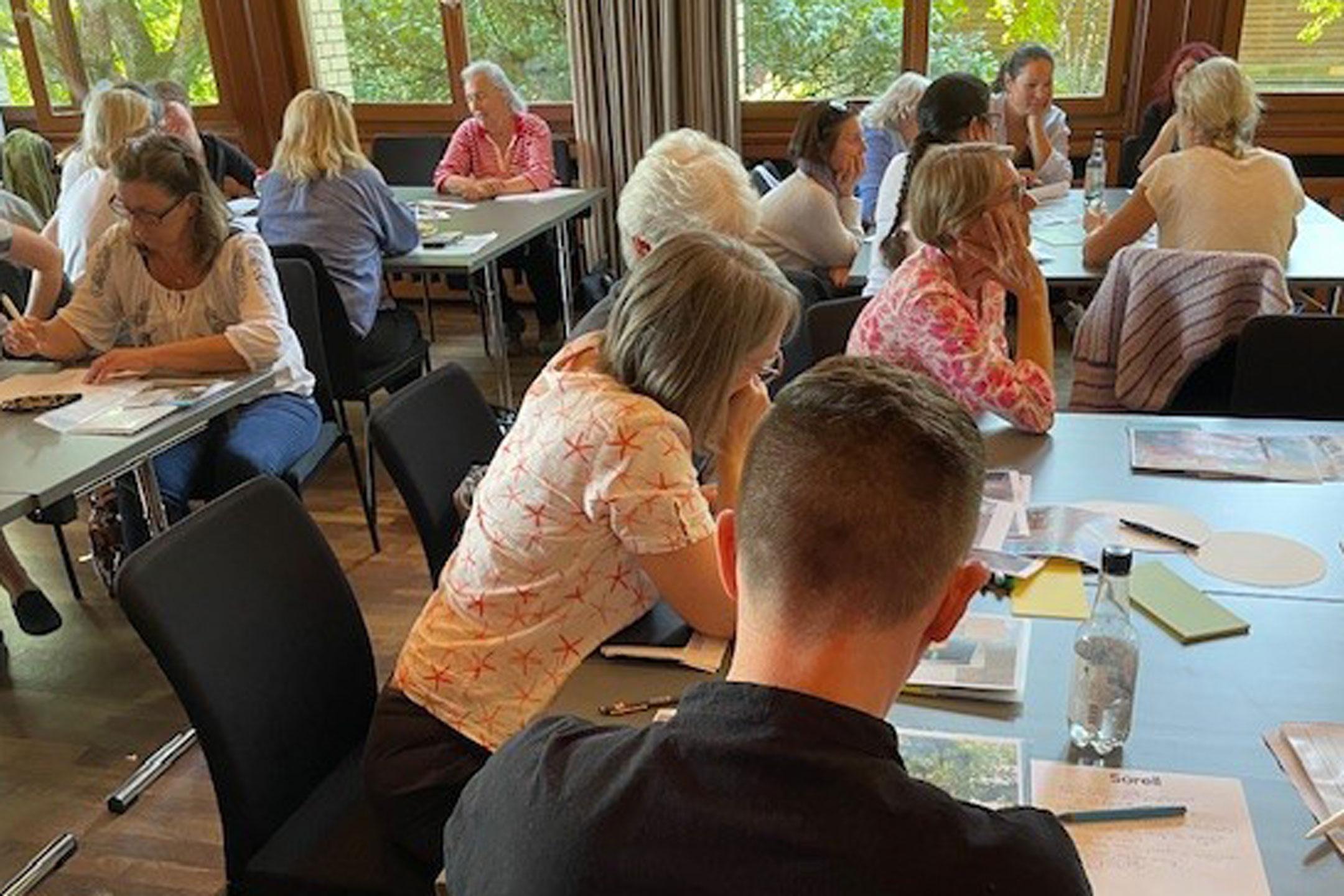 Michelle Bühler, Architektin, spricht über Raumgestaltung für Bibliotheken.