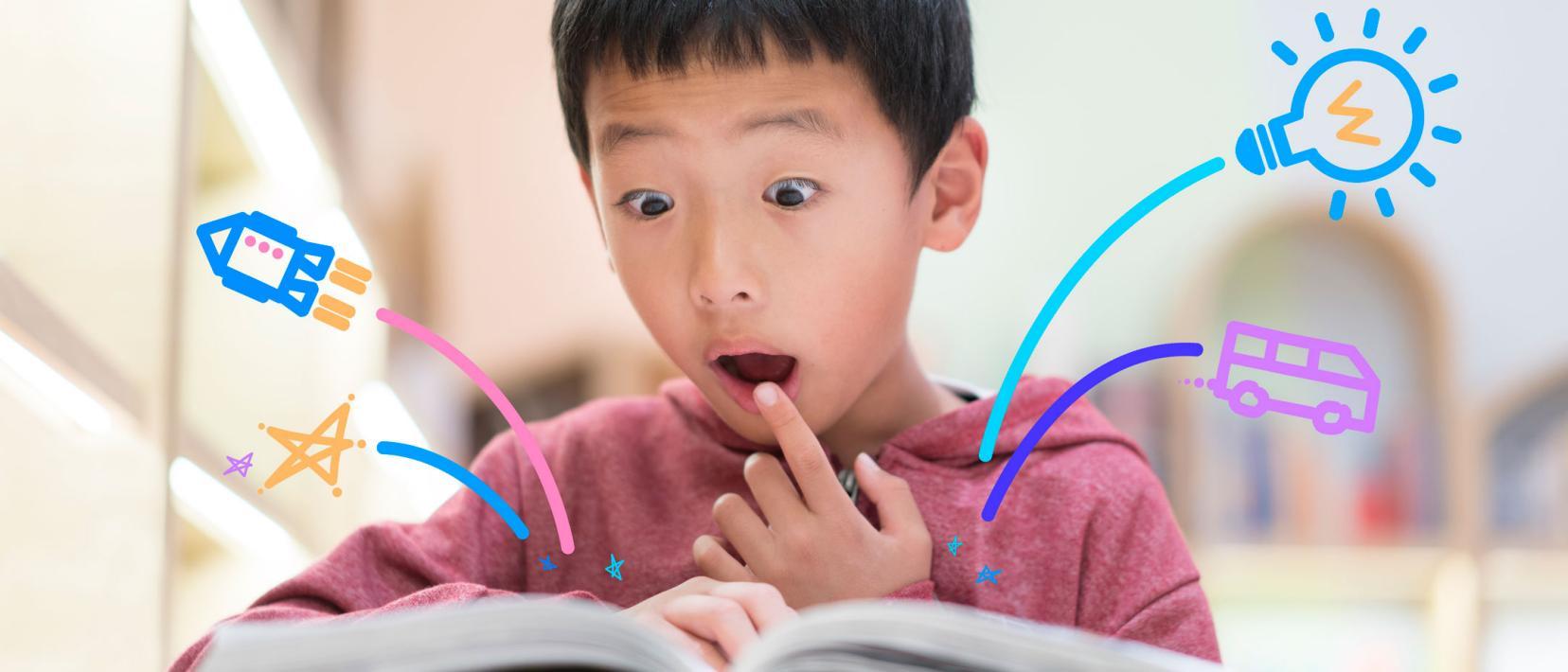 Asiatischer Junge schaut in ein Buch aus dem grafische Elemente herausspringen.