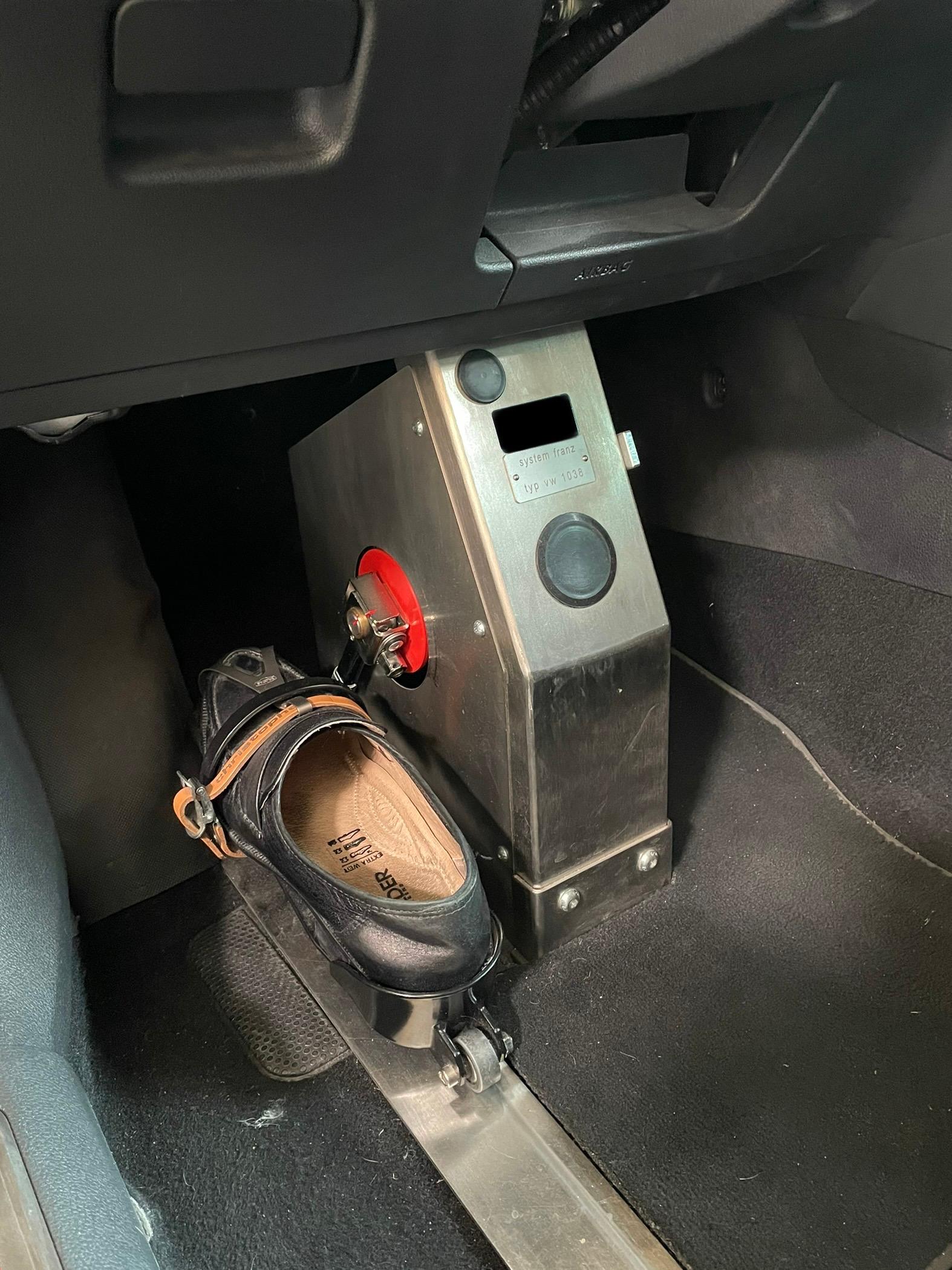 Umbau Fahrzeug mit Fusslenkung