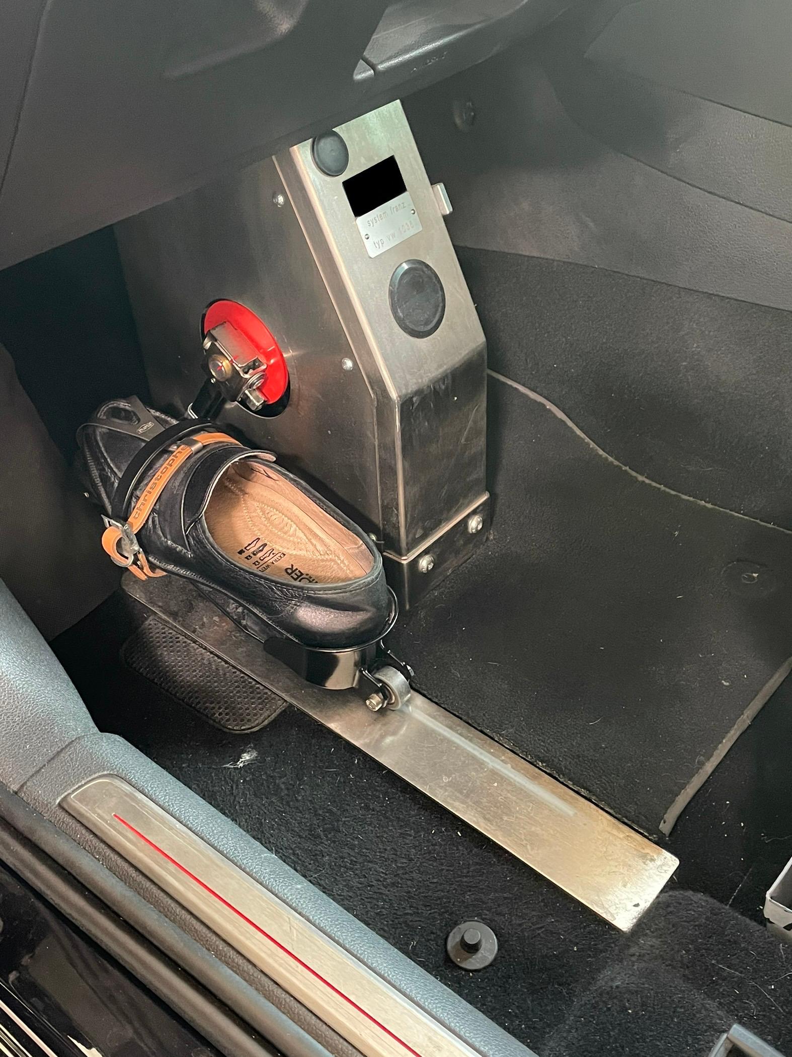 Umbau Fahrzeug mit Fusslenkung