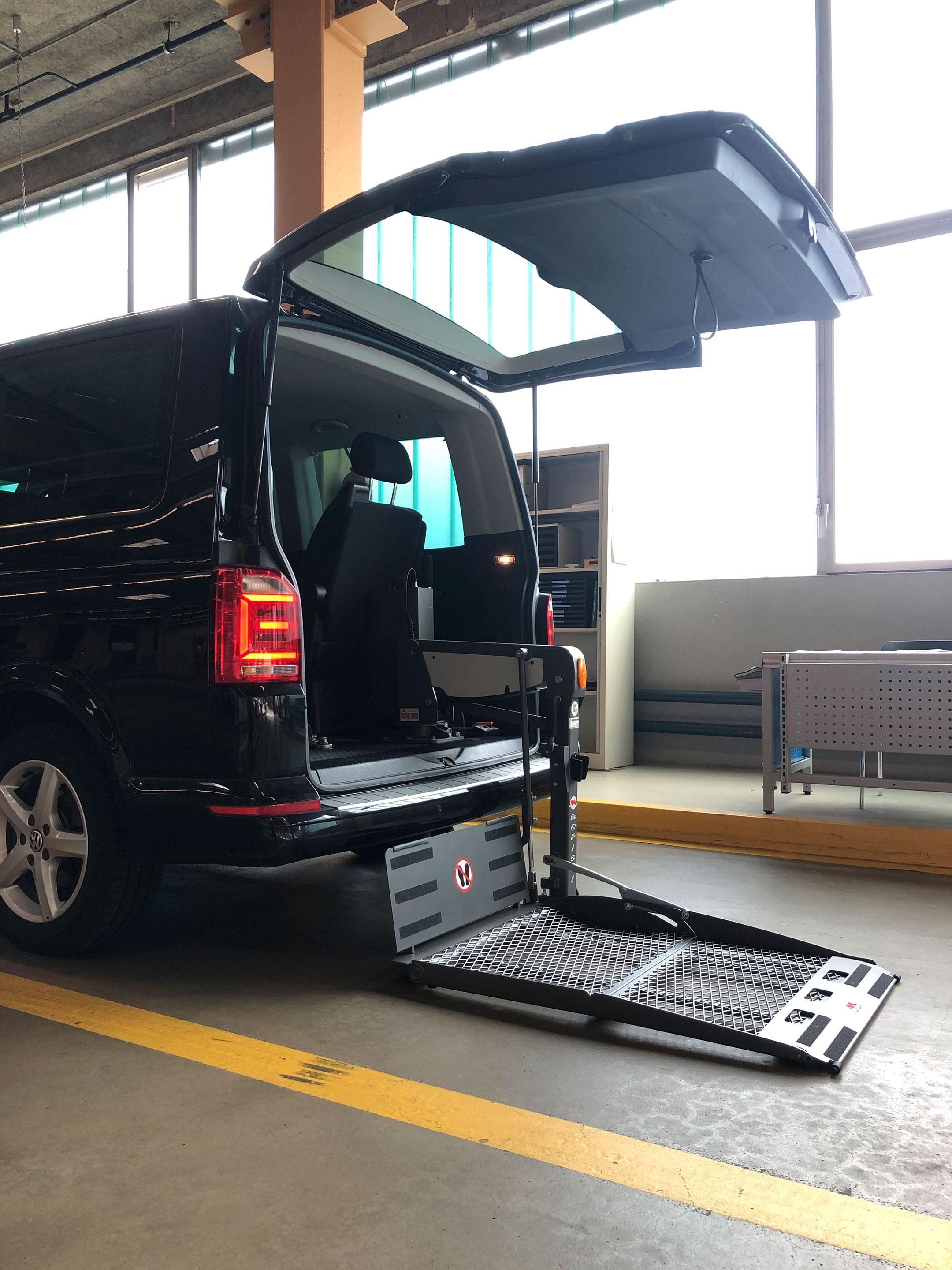 Umbau Fahrzeug mit Hebenbühne/Lift