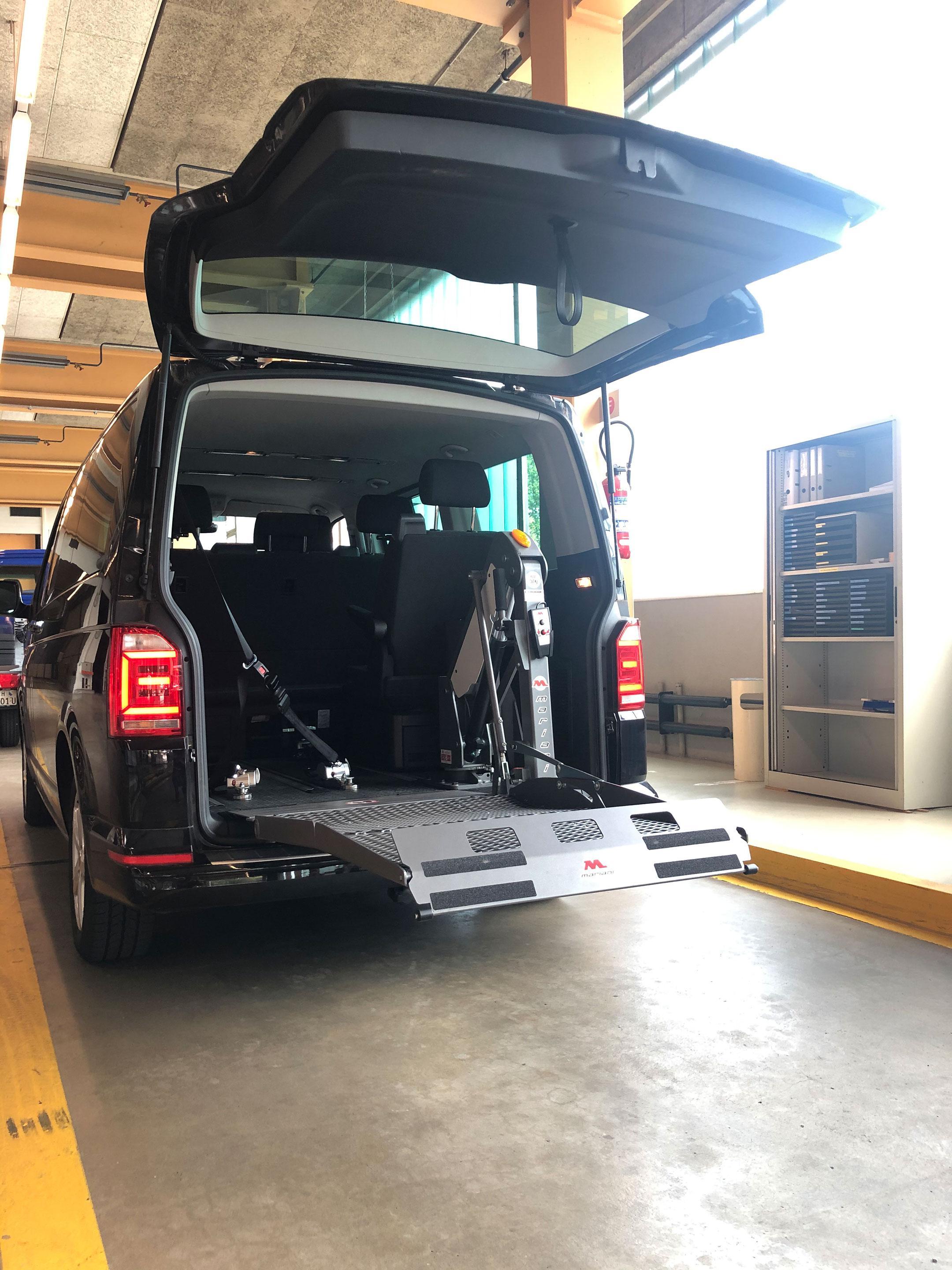 Umbau Fahrzeug mit Hebenbühne/Lift