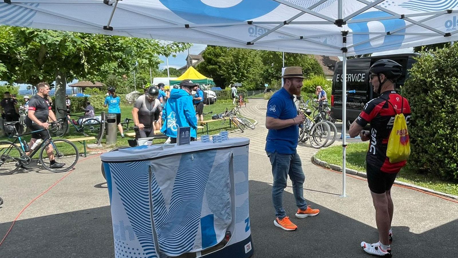 Auch am Stand der Fachstelle wird rege gefachsimpelt.