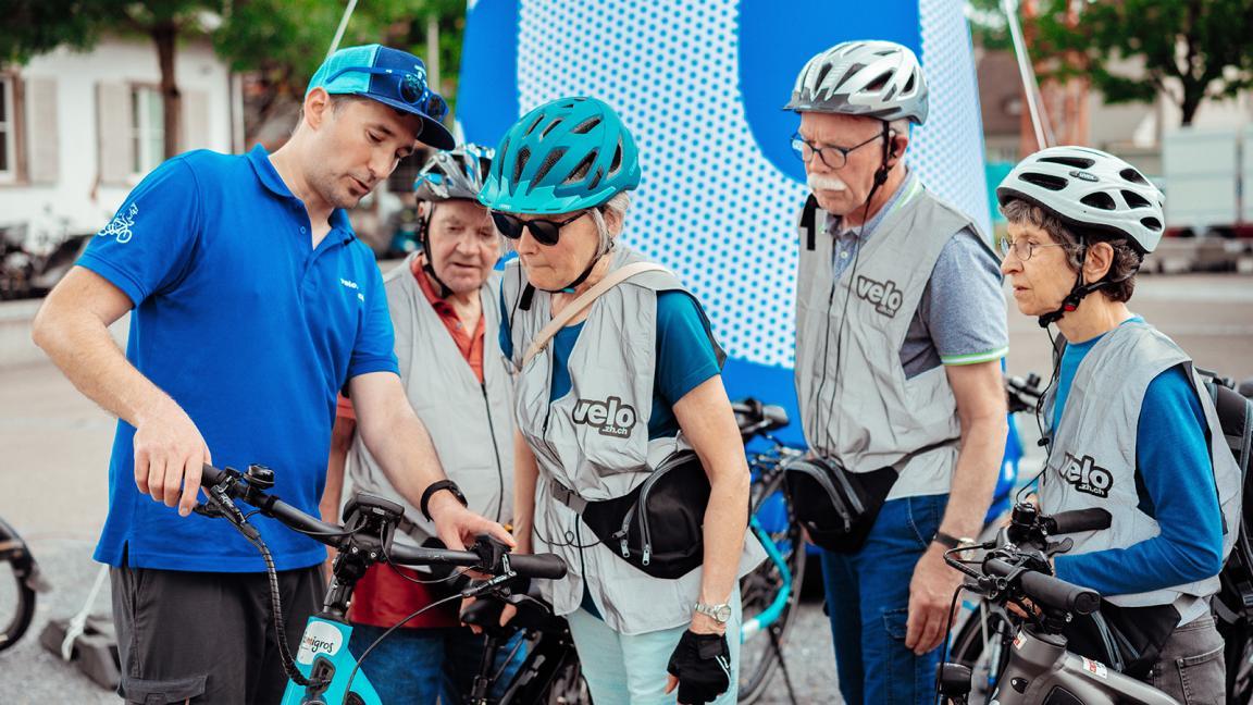 Zur Verfügung gestellte Elektrovelos