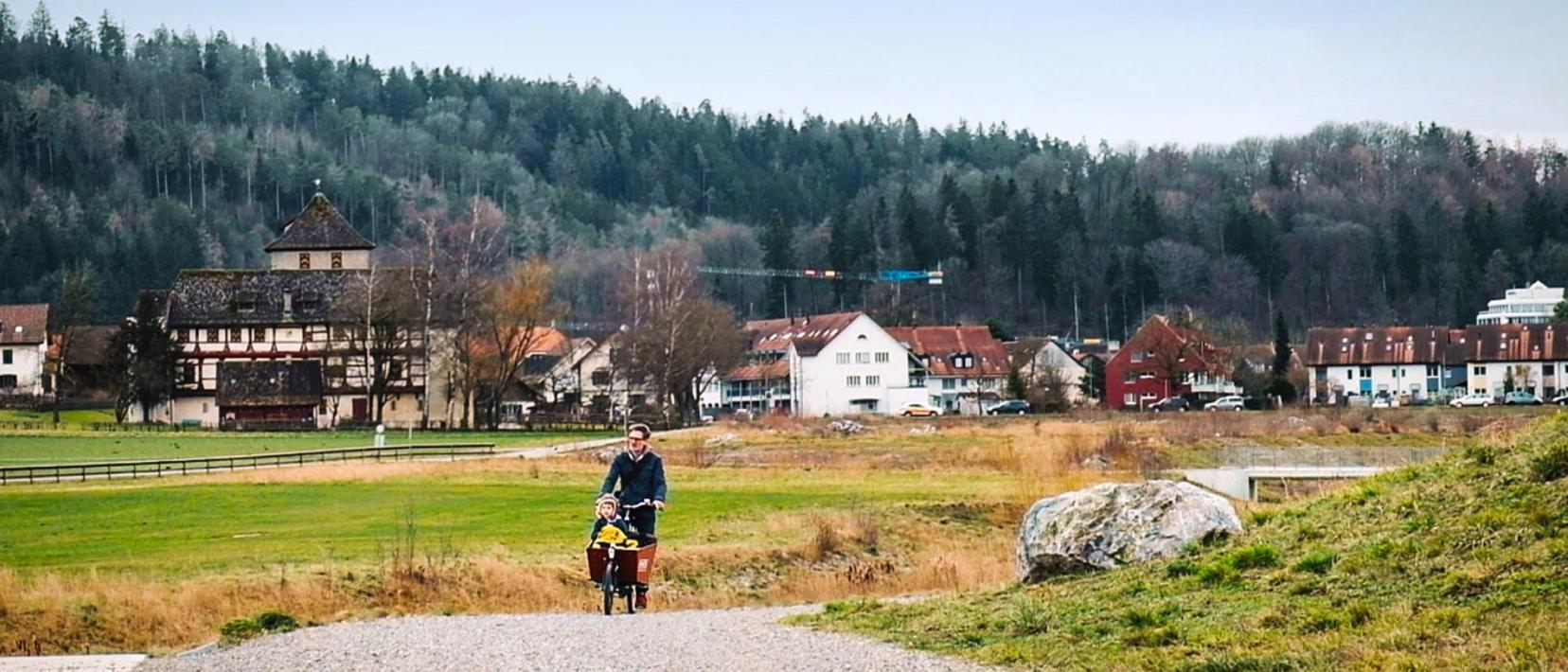 Christian Schaad unterwegs mit seinem Sohn und dem Transportveo