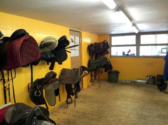 Innenaufnahme einer Sattelkammer