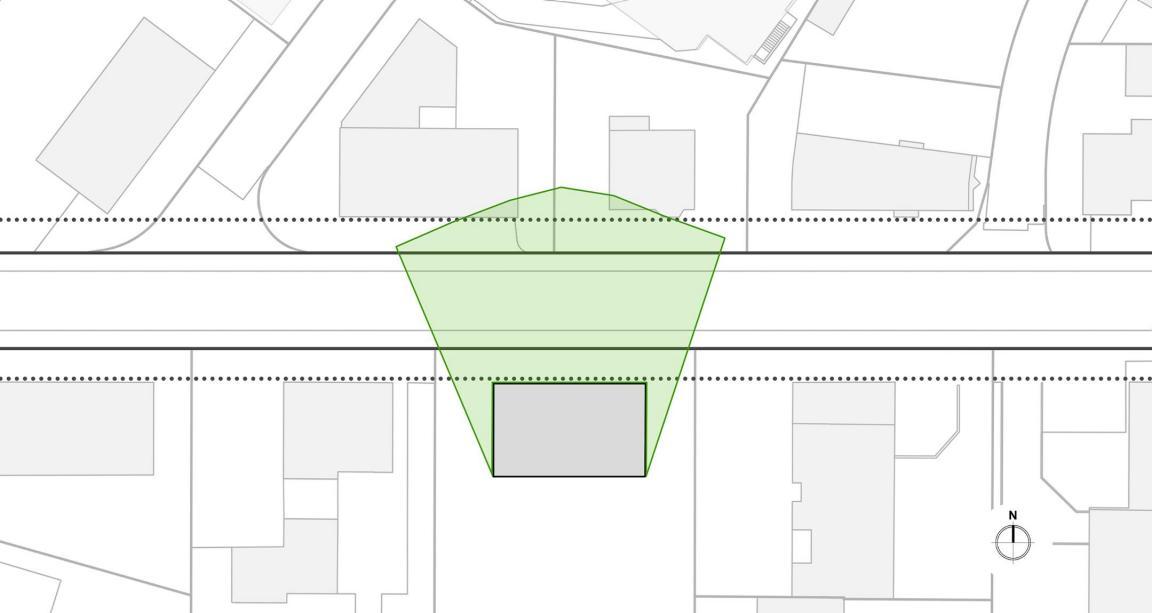 Diagramm, welches eine 3-Stunden-Schattendiagramm zeigt, das in den bebaubaren Bereich einer benachbarten Parzelle fällt.