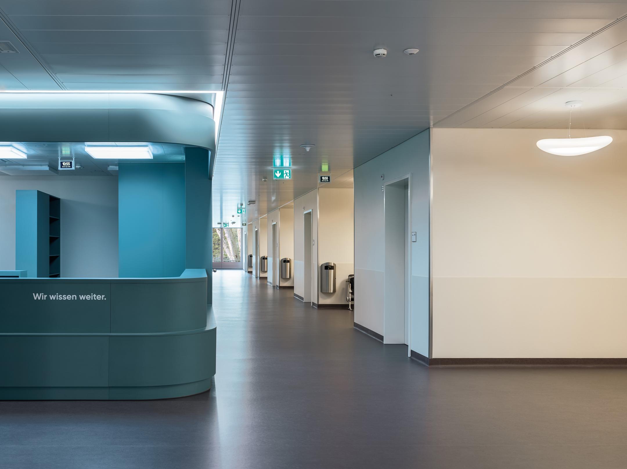 Korridor mit Empfang.