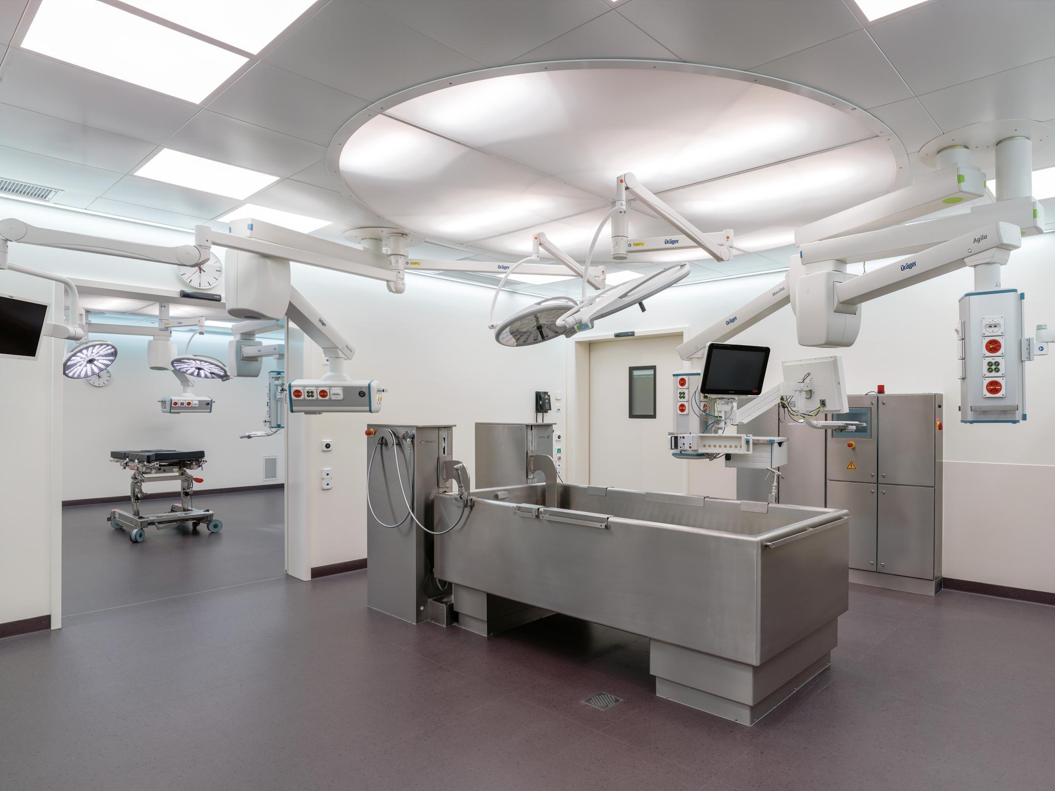 OP mit Metallbadewanne.