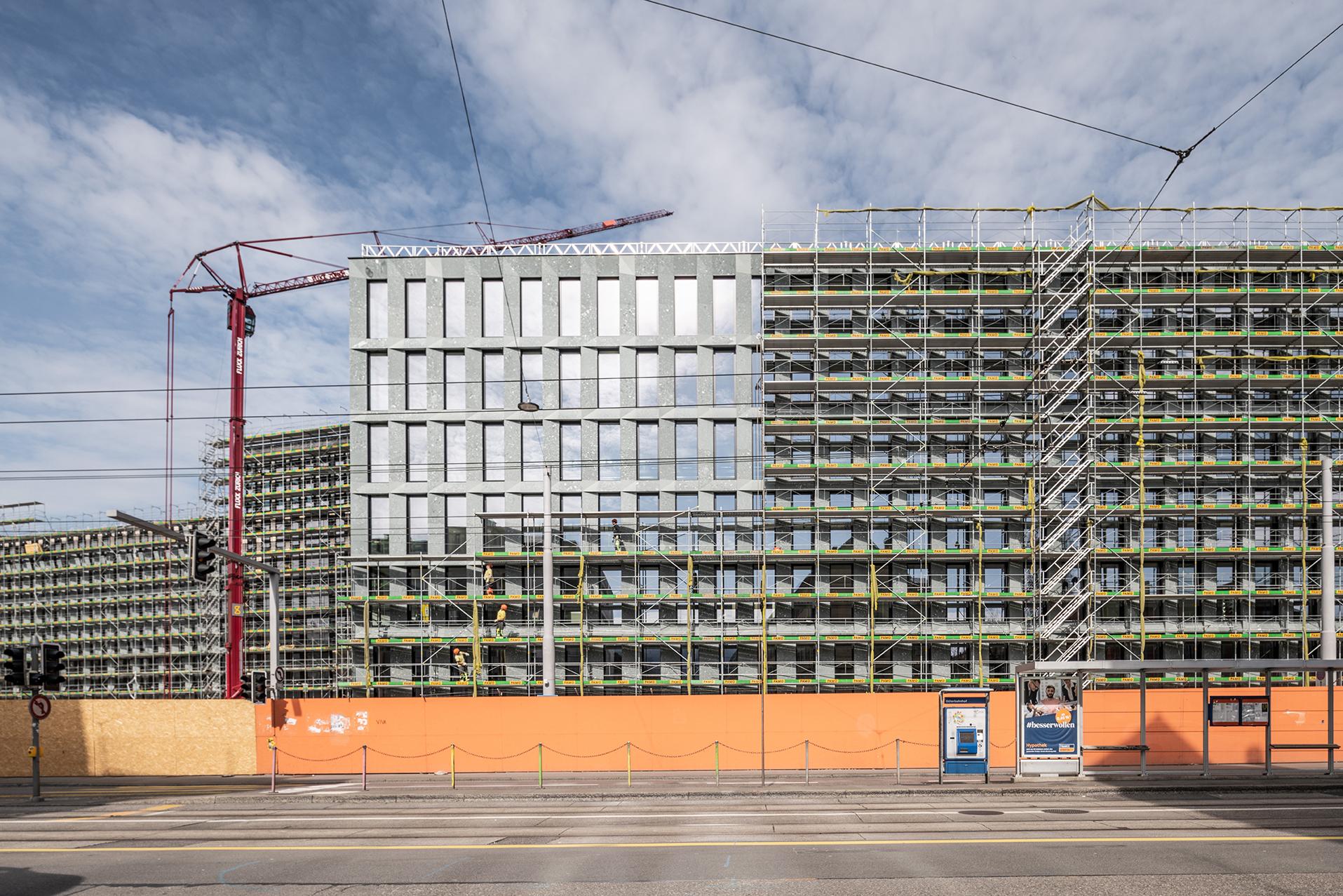 Sicht auf PJZ-Baustelle im März 2020 mit Kran