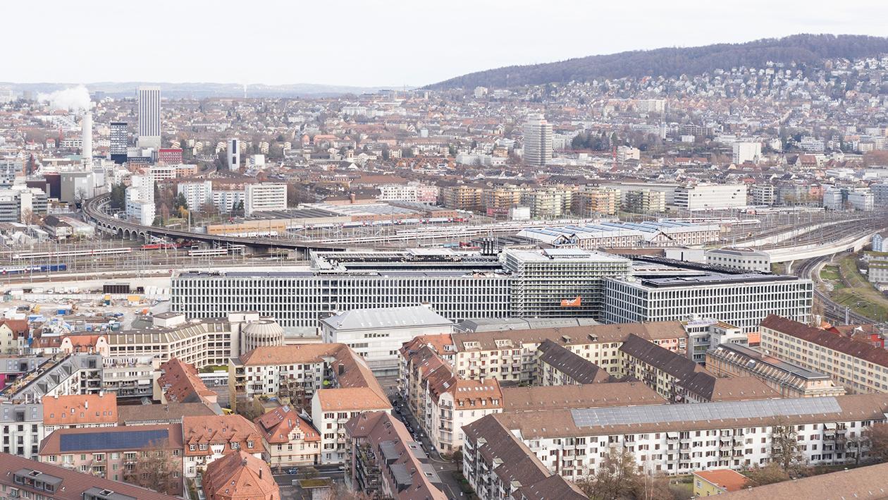 Die PJZ-Baustelle im Dezember 2020 - Ansicht von oben mit Stadt Zürich.