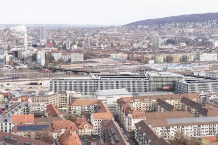 Die PJZ-Baustelle im Dezember 2020 - Ansicht von oben mit Stadt Zürich.