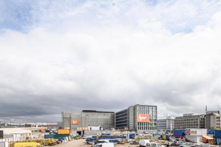 Die PJZ-Baustelle mit Baumaterial und Fahrzeugen